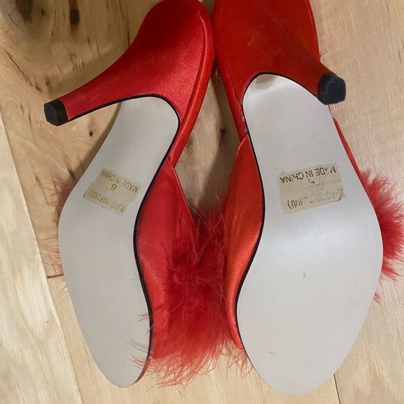 Fredericks of Hollywood red maribou boudoir kitten toe heel.Size 6. True vintage - Picture 8 of 11